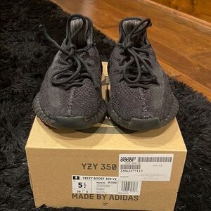Yeezy Boost 350 V2